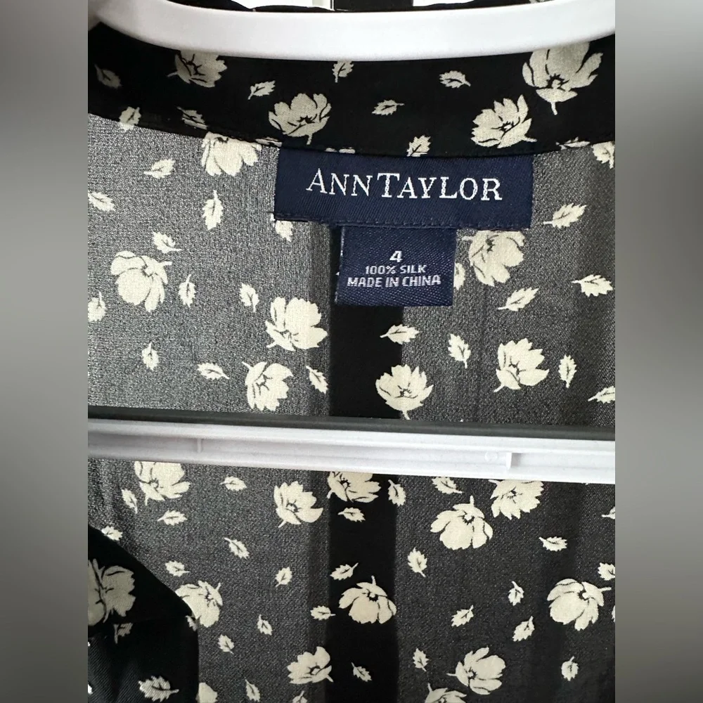 Ann Taylor Black and White Floral silk blouse - Picture 12 of 13